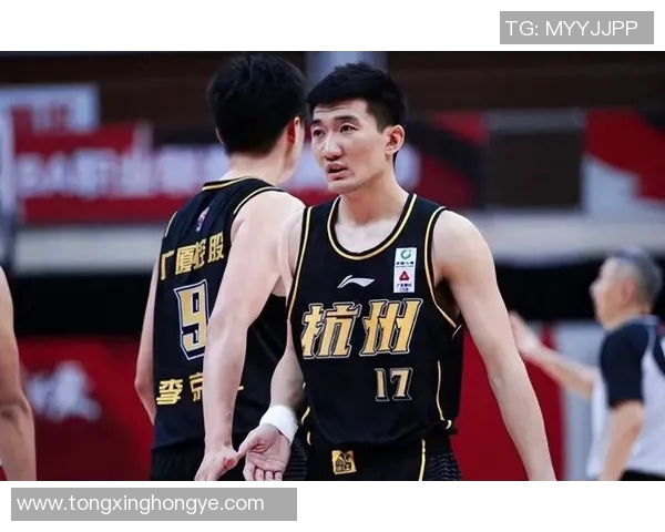 孙铭徽在比赛中受伤，球迷为其祈福